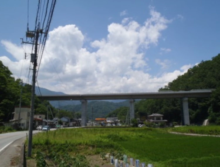 中部横断　三沢川橋上部工事